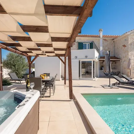 Vallis * Zaton (Sibenik-Knin)